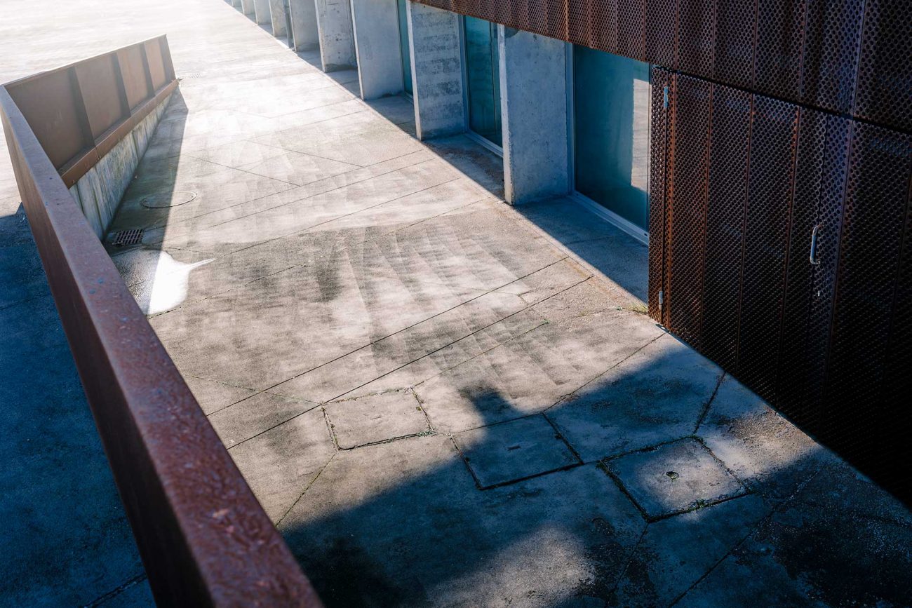 Modern Architecture Maground Backplate